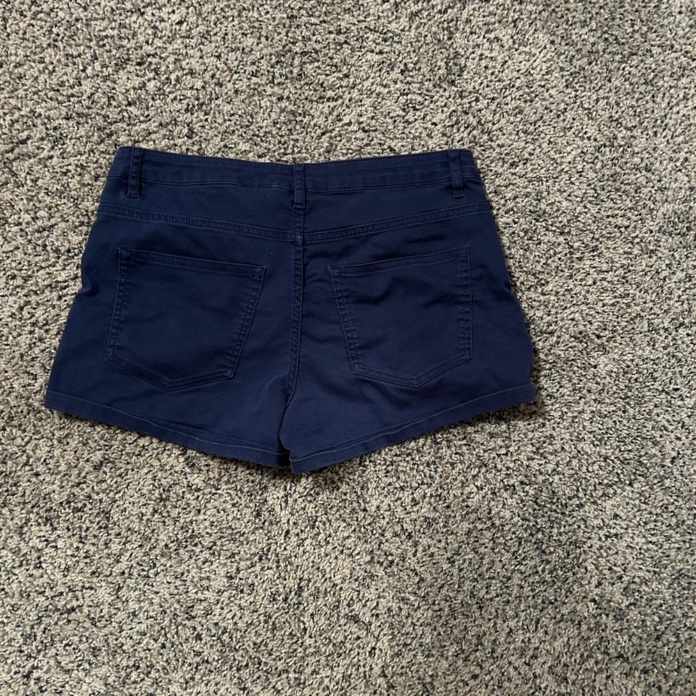Divided H&M Shorts - Picture 3 of 3
